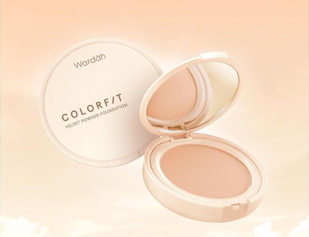 Wardah Colorfit Velvet Powder Foundation/Foto: Instagram.com/wardahbeauty compact powder