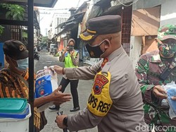 Dampak PPKM Darurat, Penjual Bubur Keliling Ini Harus Dorong Gerobak Lebih Jauh