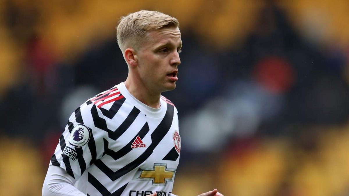 Donny van de Beek jadi bahan ejeken saat jersey baru Man United diluncurkan (Getty Images/Catherine Ivill)