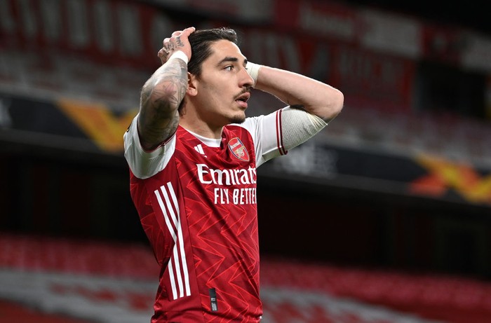 LONDON, ENGLAND - MAY 06:  Hector Bellerin of Arsenal during the UEFA Europa League Semi-final Second Leg match between Arsenal and Villareal CF at Emirates Stadium on May 06, 2021 in London, England. Sporting stadiums around Europe remain under strict restrictions due to the Coronavirus Pandemic as Government social distancing laws prohibit fans inside venues resulting in games being played behind closed doors. (Photo by Shaun Botterill/Getty Images)