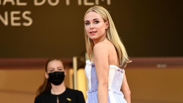 Foto: Pamer Kaki Jenjang, Artis Ini Saingi Seksinya Pacar Ronaldo di Cannes
