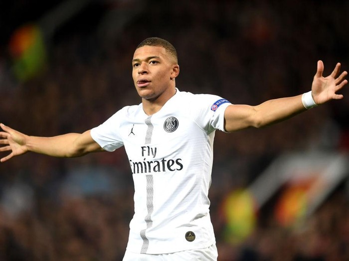 MANCHESTER, ENGLAND - FEBRUARY 12:  Kylian Mbappe of PSG celebrates after scoring his sides second goal during the UEFA Champions League Round of 16 First Leg match between Manchester United and Paris Saint-Germain at Old Trafford on February 12, 2019 in Manchester, England. (Photo by Michael Regan/Getty Images)