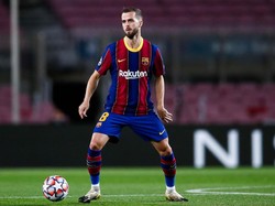 Maaf Barcelona, Mourinho Nggak Butuh Pjanic