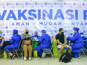 Menparekraf Genjot Vaksinasi Corona dengan Gandeng 6 PTN Pariwisata