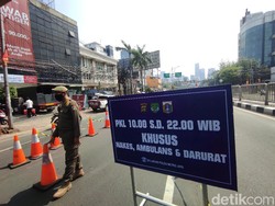 Penyekatan Mampang Jaksel Dibuka Cuma untuk Nakes-Ambulans, Ojol Bisa Lewat