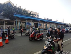 Situasi Penyekatan PPKM Darurat di Mampang Pagi Ini