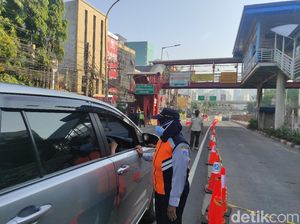 Penyekatan PPKM Mampang Jaksel Sabtu Pagi: Penumpukan Lalin Cepat Terurai Penyekatan PPKM Mampang Jaksel Sabtu Pagi: Penumpukan Lalin Cepat Terurai