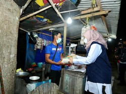 Satgas Banyuwangi Bagikan Sembako dan Pantau PPKM Darurat