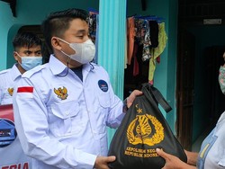 Polri dan Organisasi Kepemudaan Bagi Sembako-Sosialisasi Vaksin di Tangsel