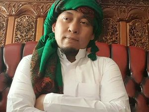 Ustaz Busthomi Bicara Dukun Santet & Sensasi Sawer Duit Youtuber Ustaz Busthomi Bicara Dukun Santet & Sensasi Sawer Duit Youtuber