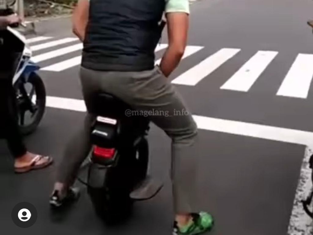 Viral Video Pemotor Roda Satu Zig-zag di Jalanan Magelang