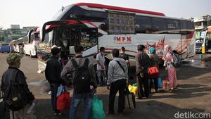 Begini Ramainya Terminal Bekasi Jelang Idul Adha