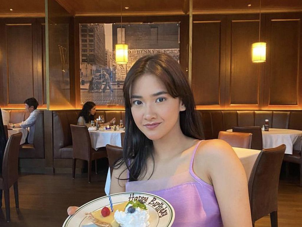 Cantiknya Nadya Arina, Pemain Ikatan Cinta yang Suka Kulineran Mewah Cantiknya Nadya Arina, Pemain Ikatan Cinta yang Suka Kulineran Mewah