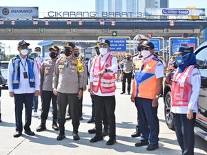 Pantau Cikarang Barat, Menhub Pastikan Penyekatan Mobilitas Lancar
