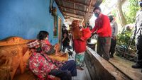 Momen Vaksinasi Door to Door di Desa Mekarsari Bandung