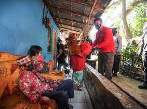 Momen Vaksinasi Door to Door di Desa Mekarsari Bandung