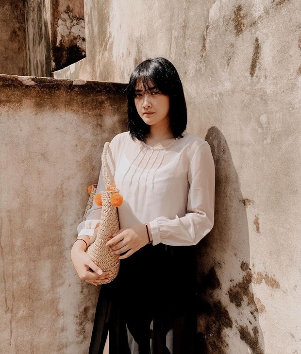 Sifat dan karakteristik keingintahuan juga keterbukaan pikiran sangat umum dalam kepribadian Libra yang merupakan zodiak Nadya Arina, mereka selalu berburu untuk menemukan ide-ide baru.