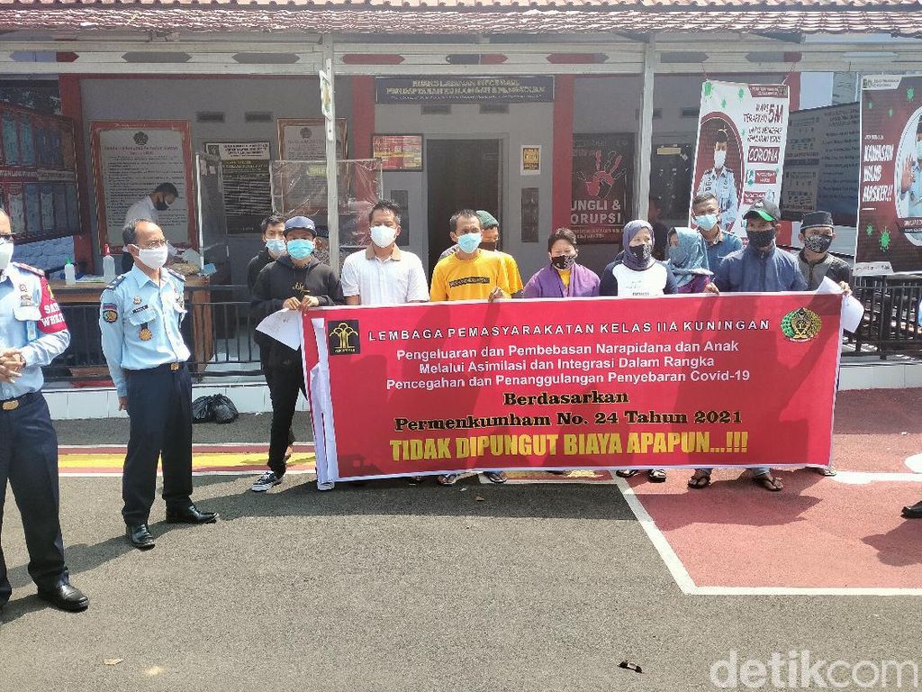 Sehari Jelang Idul Adha, 11 Warga Binaan Lapas Kuningan Dibebaskan Sehari Jelang Idul Adha, 11 Warga Binaan Lapas Kuningan Dibebaskan