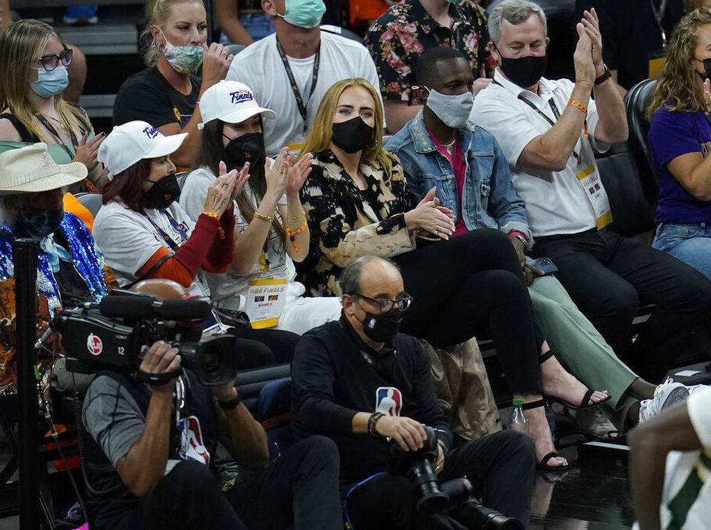 Makin Langsing, Adele Dikabarkan Pacari Agen LeBron James Makin Langsing, Adele Dikabarkan Pacari Agen LeBron James