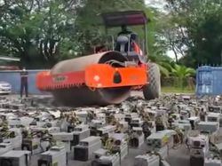 Ribuan Alat Penambangan Bitcoin Dilindas Pakai Stoom