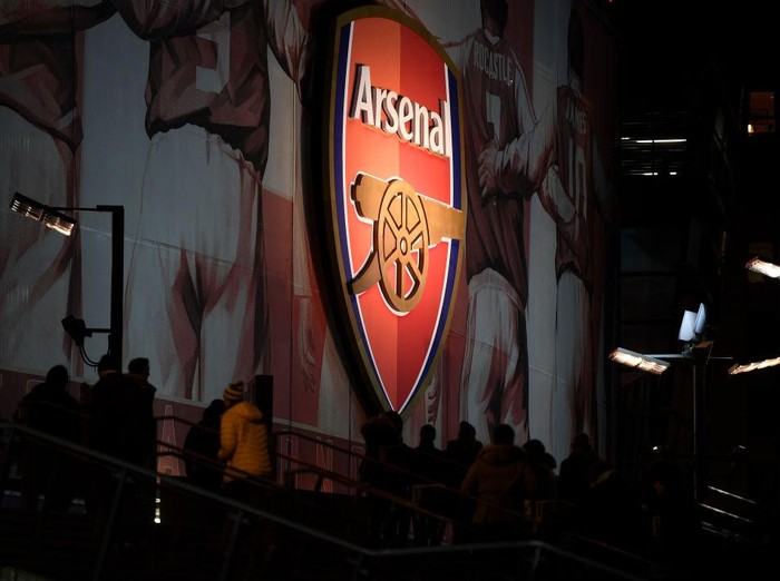 LONDON, ENGLAND - DECEMBER 05: The logo of Arsenal FC is seen prior to the Premier League match between Arsenal FC and Brighton & Hove Albion at Emirates Stadium on December 05, 2019 in London, United Kingdom. (Photo by Mike Hewitt/Getty Images)