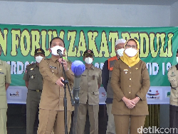 Bupati-Wabup Lumajang Sumbang Gaji untuk Warga Terdampak PPKM Darurat