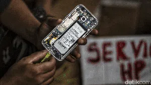 Balada Mal Tutup, Servis HP Turun ke Jalan