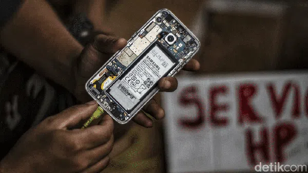 Balada Mal Tutup, Servis HP Turun ke Jalan
