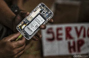 Balada Mal Tutup, Servis HP Turun ke Jalan