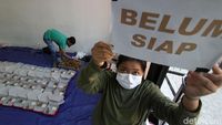 Mengintip Dapur Umum untuk Warga yang Dikarantina