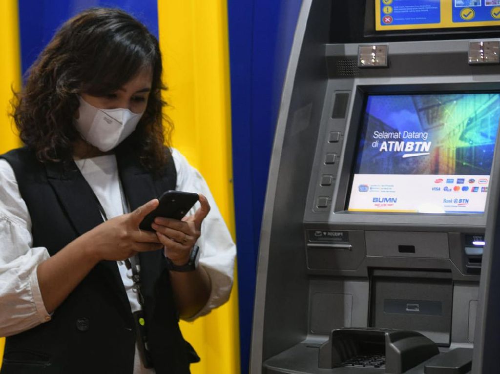 Bisa Pakai HP, Buka Rekening Nggak Perlu ke Kantor Bank Lagi Bisa Pakai HP, Buka Rekening Nggak Perlu ke Kantor Bank Lagi
