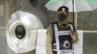 Melihat Hajar Aswad dari Dekat