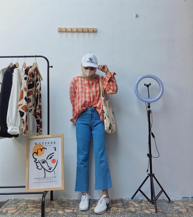 Inpirasi OOTD hijab atasan kotak-kotak/Foto: instagram/ Padu padan outfit hijab kekinian dengan atasan kotak-kotak.