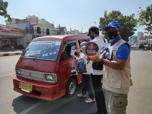 Satgas COVID-19 Bagikan 175 Ribu Masker Gratis untuk Warga Zona Merah