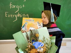 Anak Sopir Angkot Lulus S1 di LN Viral, Ungkap Kisah Balas Hinaan Tetangga