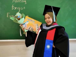 Viral Anak Sopir Angkot Balas Hinaan Tetangga dengan Lulus S1 di Luar Negeri