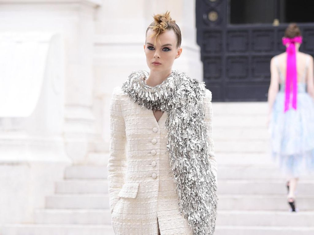 10 Koleksi Busana Chanel Couture Fall 2021, Terinspirasi Lukisan Impresionisme 10 Koleksi Busana Chanel Couture Fall 2021, Terinspirasi Lukisan Impresionisme