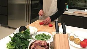 Intip Keseruan Kris Wu saat Makan Enak dan Masak di Dapur