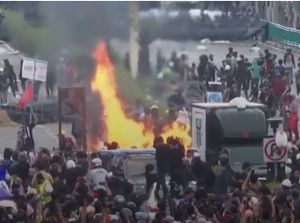 Krisis Covid-19, Ratusan Demonstran Tuntut PM Thailand Mundur