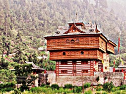 Tsunami Usai, Turis India Balas Dendam Pelesiran