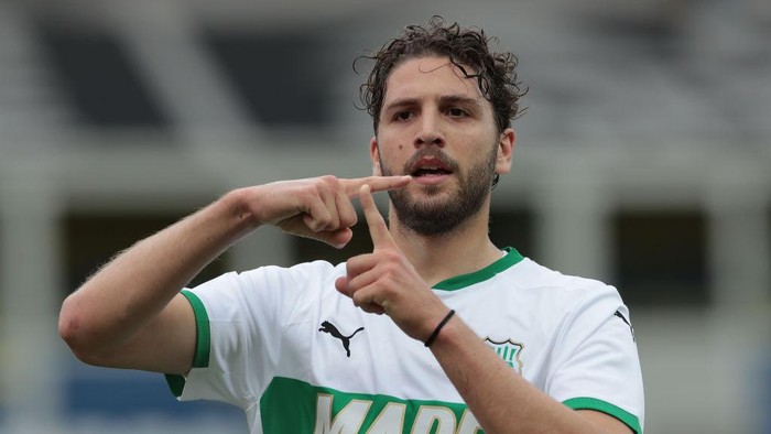 PARMA, ITALY - MAY 16: Manuel Locatelli of US Sassuolo celebrates after scoring the opening goal during the Serie A match between Parma Calcio and US Sassuolo at Stadio Ennio Tardini on May 16, 2021 in Parma, Italy. (Photo by Emilio Andreoli/Getty Images)