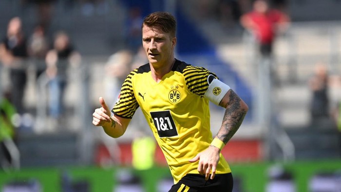 Dortmunds German forward Marco Reus reacts during the friendly football match Borussia Dortmund and VfL Bochum in Duisburg, western Germany, on July 17, 2021. (Photo by INA FASSBENDER / AFP) / DFL REGULATIONS PROHIBIT ANY USE OF PHOTOGRAPHS AS IMAGE SEQUENCES AND/OR QUASI-VIDEO