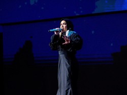 Lirik dan Chord Glow oleh Melly Goeslaw