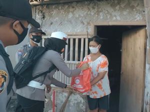 Terdampak PPKM, Nelayan-Pedagang di Pulau Biawak Terima Sembako Terdampak PPKM, Nelayan-Pedagang di Pulau Biawak Terima Sembako
