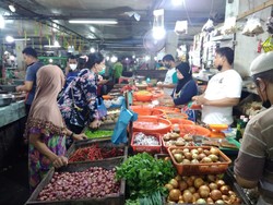 Warga Serbu Penjual Bumbu Rendang di Pajak Petisah Medan Jelang Idul Adha