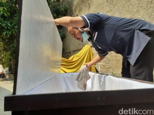 Kisah Pembuat Peti di Bandung Berdayakan Warga Terdampak COVID-19