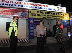Polisi Patroli dan Sekat Jalan di Malam Takbiran Idul Adha Kota Kediri Polisi Patroli dan Sekat Jalan di Malam Takbiran Idul Adha Kota Kediri