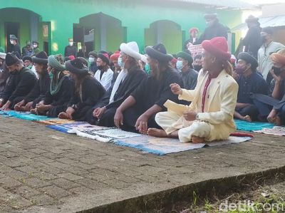 Potret Salat Idul Adha Jemaah An-Nadzir Gowa, Bermasker Tapi Tak Berjarak