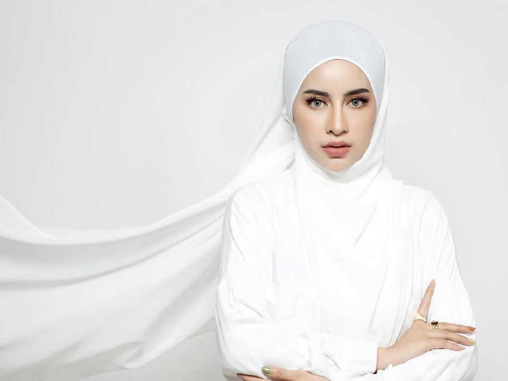 5 Tutorial Hijab Simpel untuk Tampil Beda di Hari Raya Idul Adha 2021
