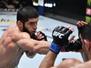 Islam Tabuh Genderang Perang ke Charles Oliveira Islam Tabuh Genderang Perang ke Charles Oliveira